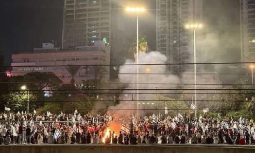 دعوة للعصيان المدني في إسرائيل لمنع نتنياهو من التخلي عن الرهائن