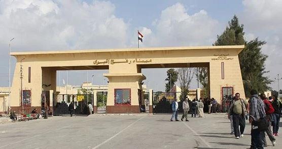 "القاهرة الإخبارية": الأسرى المبعدون يخضعون للفحوصات الطبية بمعبر رفح