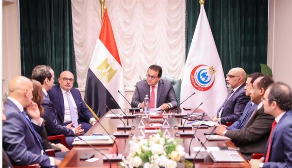 عبد الغفار يستقبل ممثلي شركة أبوت للصناعات الدوائية لتعزيز سبل التعاون