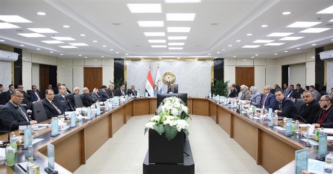 وزير قطاع الأعمال العام يترأس الجمعية العامة للشركة القابضة للقطن والغزل والنسيج