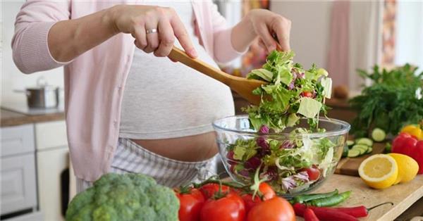 صيام صحي وآمن.. دليل شامل لتغذية الحامل في رمضان