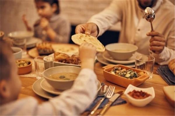 فن العزومات الرمضانية.. و نصائح لإفطار لا يُنسى