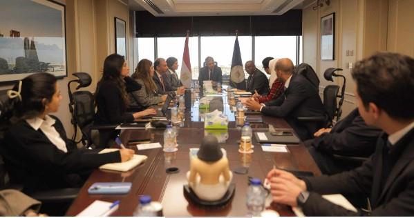 وزير السياحة والآثار يعقد اجتماعًا مع المدير الإقليمي لمؤسسة التمويل الدولية