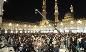   الجامع الأزهر يؤدي صلاة التراويح في الليلة الأولى من رمضان بحضور آلاف المصلين