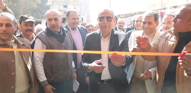 محافظ المنيا يفتتح سوق اليوم الواحد بمركز بني مزار 