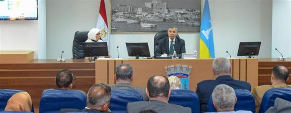 محافظ الإسكندرية يبحث مع مستأجري الشواطئ خطة الاستعدادات لصيف 2025