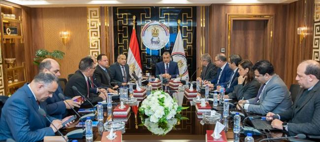 وزير الإنتاج الحربي يلتقي رؤساء تحرير الصحف اليومية