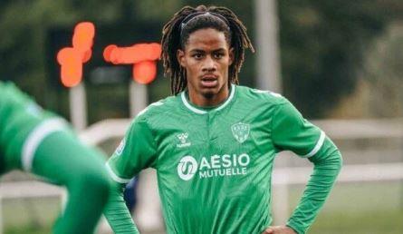 صحيفة بريطانية: تشيلسي يتعاقد مع ماتيس أموجو لاعب سانت إيتياتن الفرنسي