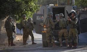 الاحتلال يعتقل طفلا شرق رام الله.. والمستعمرون يهاجمون منازل الفلسطينيين
