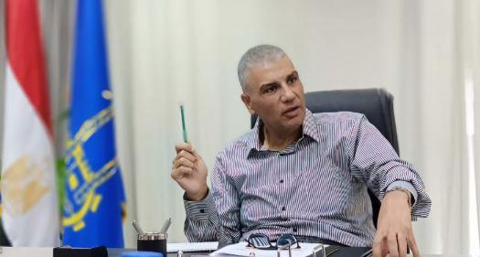 محافظ أسوان يوجه بضرورة تنفيذ خطة الرصف بالطرق لتحقيق سيولة مرورية