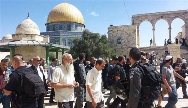 عشرات المستوطنين الإسرائيليين يقتحمون المسجد الأقصى تحت حماية شرطة الاحتلال