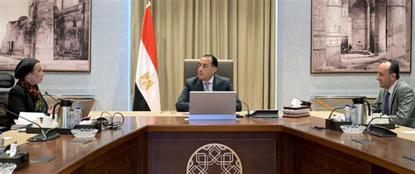 رئيس الوزراء يتابع مع وزيرة البيئة عددا من ملفات العمل