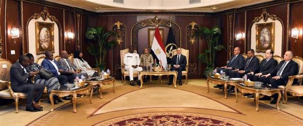 وزير الداخلية يبحث مع نظيره في بوركينا فاسو التعاون المشترك