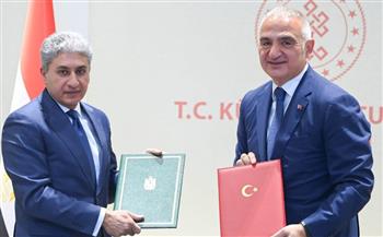   وزير السياحة يستهل زيارته لـ أنقرة بلقاء نظيره التركي