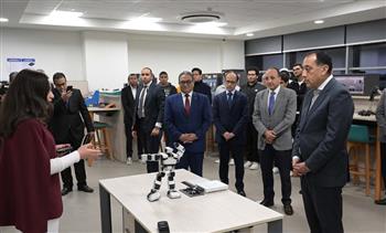   رئيس الوزراء يتفقد المعامل التكنولوجية المتطورة بمدينة المعرفة