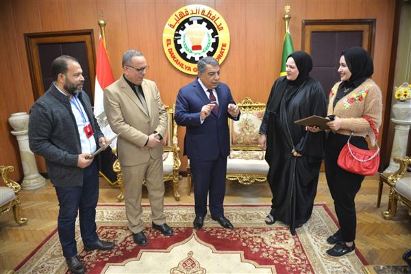 محافظ الدقهلية يكرم أصحاب المخابز البلدية