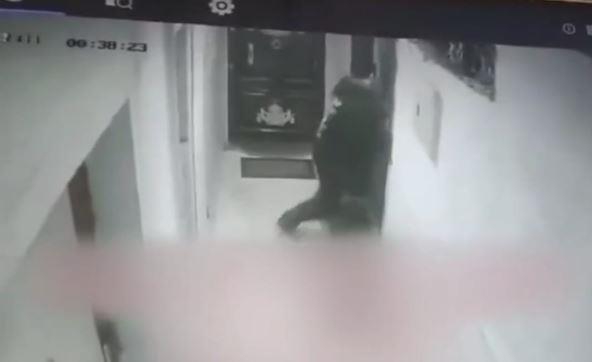 كشف ملابسات فيديو لشخص يتتبع إحدى السيدات ومحاولته دخول الشقة خلفها بالجيزة