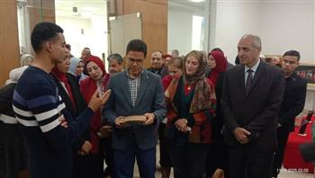   رئيس جامعة بنها يفتتح معرض منتجات طلاب كلية التربية النوعية