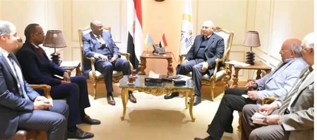 وزير الصناعة يبحث مع سفير جيبوتي سبل التعاون المشترك