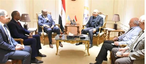 وزير الصناعة يبحث مع سفير جيبوتي سبل التعاون المشترك