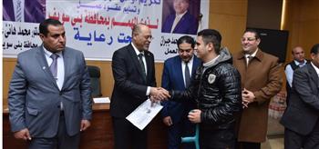   وزير العمل يُسلم عقود لذوي الهمم 