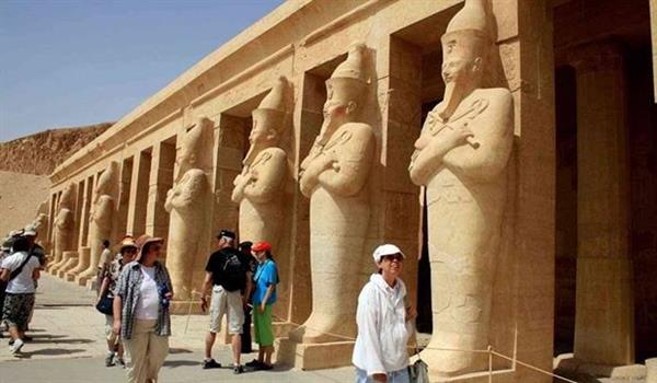 رغم التوترات الإقليمية.. مصر تسجل رقما تاريخيا في استقبال السياح