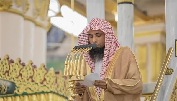 ​خطيب المسجد النبوي يتضرع إلى الله بالدعاء لنصرة أهل فلسطين على الاحتلال