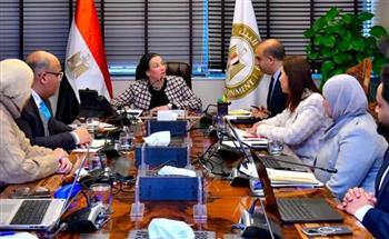   وزيرة البيئة تعقد اجتماعا لبحث جهود الوزارة للحد من استخدام البلاستيك أحادى الأستخدام