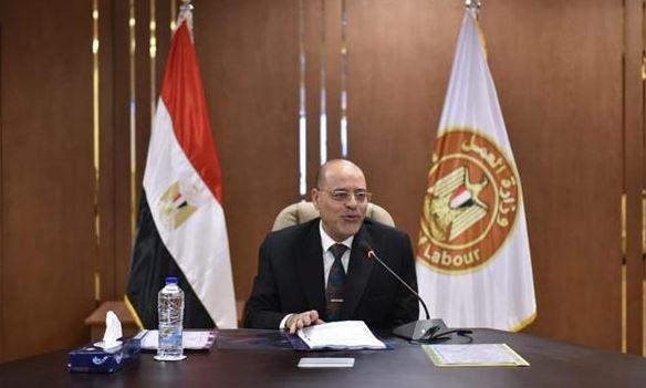 وزير العمل يعلن عن 800 فرصة عمل بالمغرب بمرتب 1000 دولار شهرياً
