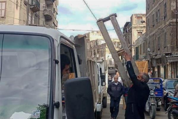 محافظ الإسكندرية يشدد علي تكثيف حملات إزالة الإشغالات والتعديات بأحياء الثغر