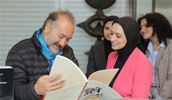   الشاعر التشيلي ثيودورو إلساكا في زيارة لمكتبة الإسكندرية