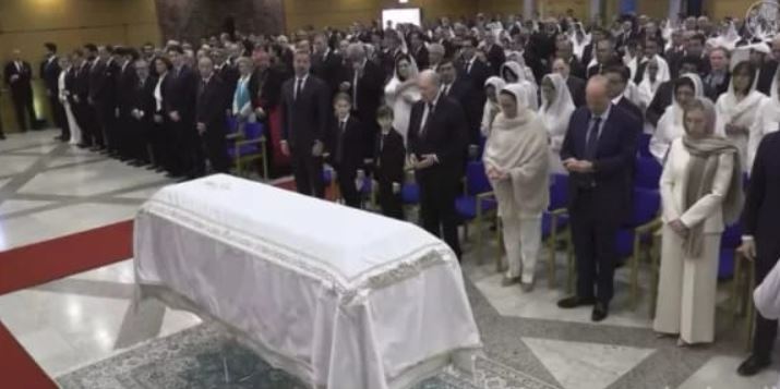 بالصور.. مراسم دفن الأمير كريم الحسينى الأغاخان الرابع