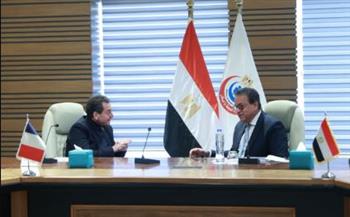   وزير الصحة يعقد اجتماعا مع سفير دولة فرنسا لدى مصر لبحث تعزيز التعاون في القطاع الصحي