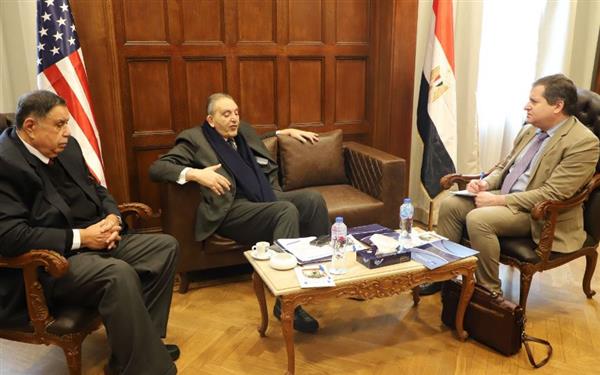 الوزير المفوض بالسفارة الأمريكية يشيد بمناخ الاستثمار في مصر