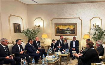   تفاصيل لقاء محافظ أسوان بأسرة الأمير الراحل كريم الحسينى الأغاخان الرابع