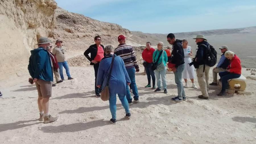 أفواج سياحية من 12 دولة تزور المناطق الأثرية بالمنيا في أول يوم رمضان