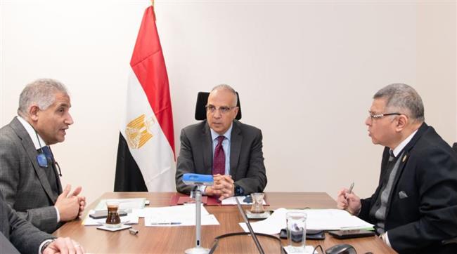 وزير الري: متابعة مشروع تأهيل وإحلال المنشآت المائية