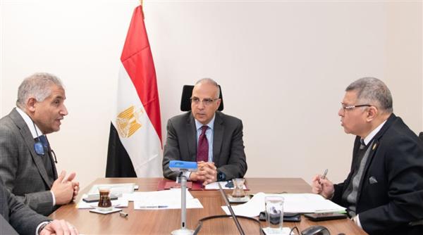 وزير الري: متابعة مشروع تأهيل وإحلال المنشآت المائية