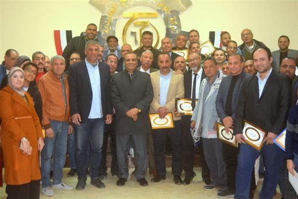 شركات الإنتاج الحربي تنظم قوافل طبية للعاملين وتكرم المتميزين والمحالين للمعاش