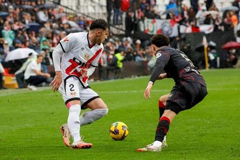 تعادل إشبيلية مع رايو فاليكانو في الدوري الإسباني لكرة القدم