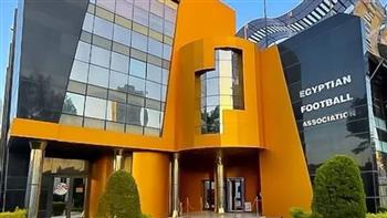   الأهلي يطالب اتحاد الكرة والرابطة بتحمل مسئولياتهما والتأكيد على إقامة القمة بتحكيم أجنبي