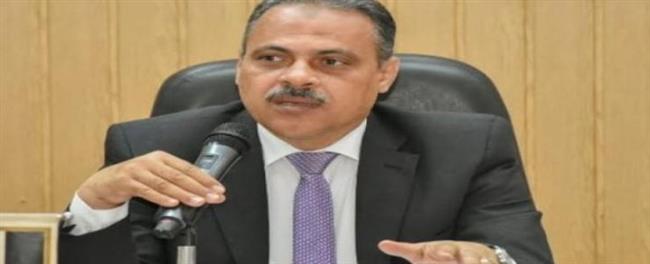 الأشموني يهدى كروت بـ (500) جنيه ويُكلف بتقديم  مساعدات فورية للأسر الأولى بالرعاية