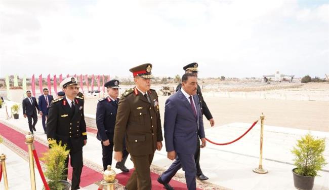 محافظ مطروح يشهد وضع إكليل الزهور وقراء ة الفاتحة على أرواح الشهداء 