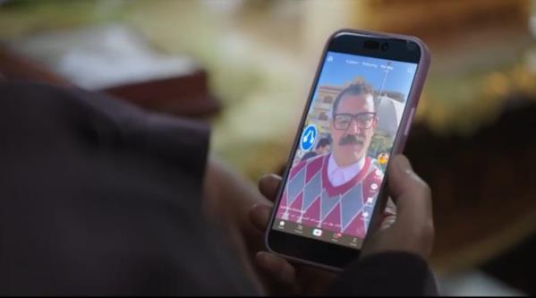 مسلسل "شهادة معاملة أطفال" الحلقة 11: محمود حافظ يدخل عالم السوشيال ميديا