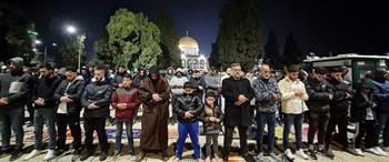   60 ألفا يؤدون صلاتي العشاء والتراويح في "الأقصى"
