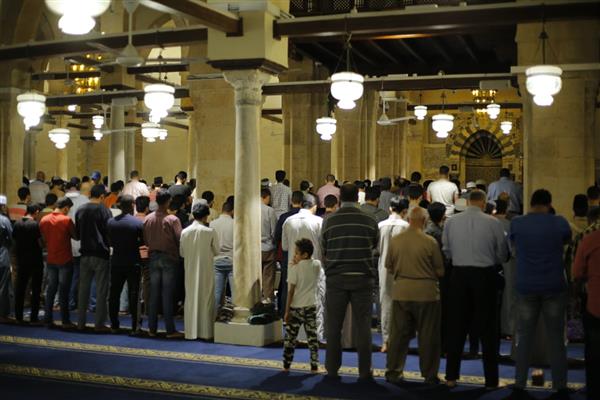 الجامع الأزهر كامل العدد في ختام الثلث الأول من شهر رمضان