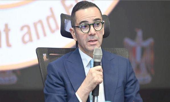 وزير الاستثمار يبحث مع مستثمرين في مجال الطاقة الخضراء مشاريع تنموية واعدة