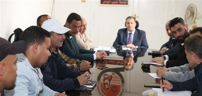 رئيس جامعة جنوب الوادي يتابع معدلات تنفيذ مبنى الاختبارات الإلكترونية