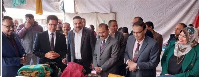 رئيس جامعة بنها يفتتح المعرض الخيري للملابس لطلاب كلية التربية النوعية  