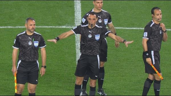 لعدم حضور الأهلي.. الحكم محمود بسيوني يعلن إلغاء مباراة القمة بين الزمالك والأهلي